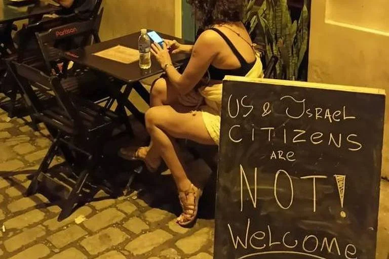 Bar no Rio de Janeiro recebe multa após proibir entrada de americanos e israelenses