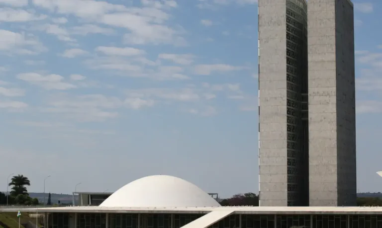 Câmara aprova acesso da ANP a dados fiscais para combater fraudes no setor