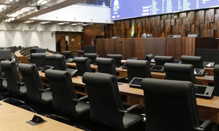 Projetos de IA favorecem controle e vigilância em assembleias de cinco estados