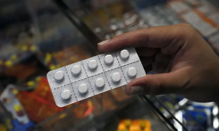 Anvisa determina recolhimento de lote de dipirona por desvio de qualidade