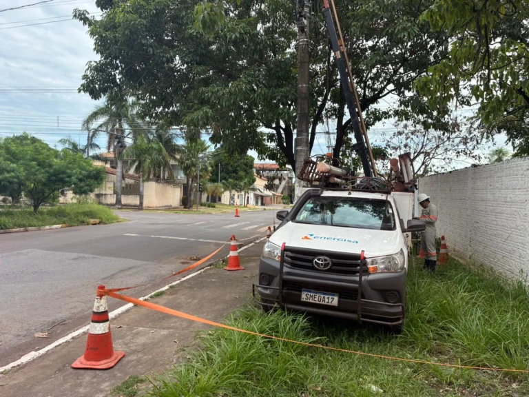 AGETRAT acompanha reparos e prevê restabelecer todos semáforos até sexta-feira