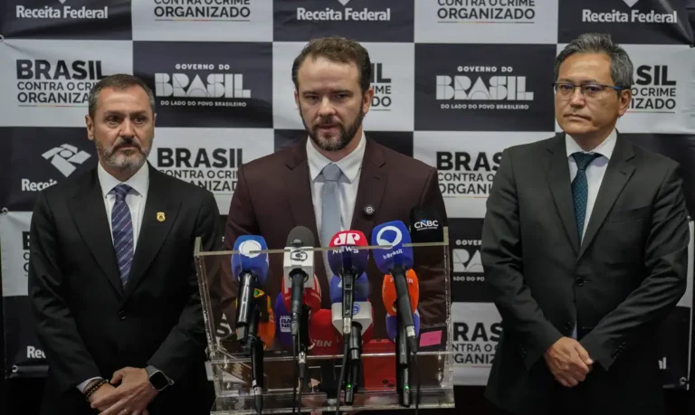 Brasil e EUA anunciam acordo para combater tráfico de armas e drogas