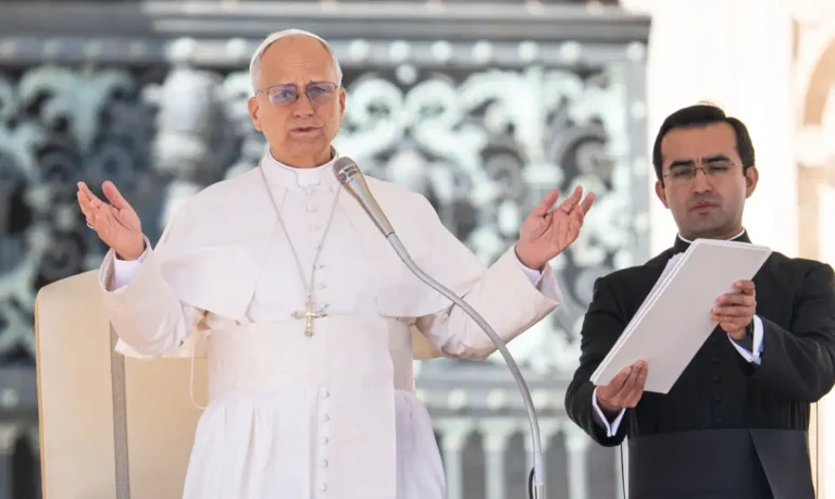 Papa pede paz enquanto EUA e Irã iniciam negociações no Paquistão