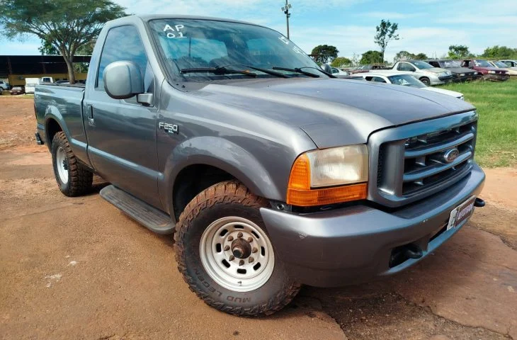 Picape FORD F250 está em leilão do Detran-MS com lance inicial de R$31.492,00