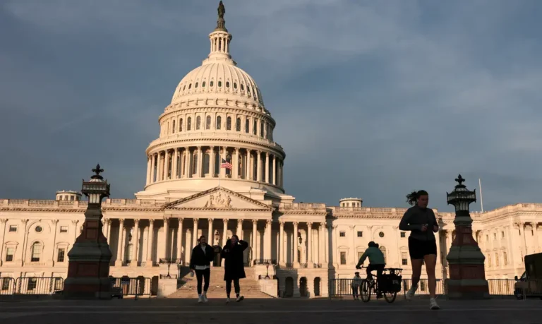 Prazo da guerra de Trump sem aval do Congresso deve expirar em 1º de maio