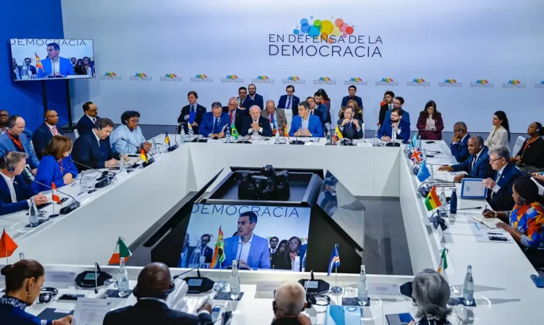 Lula diz que pobres não podem pagar o custo das guerras e cobra ação da ONU