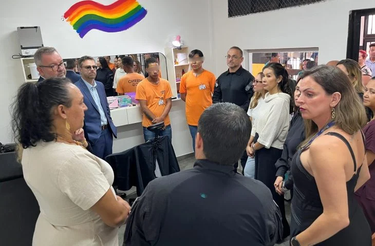 Instituto Penal de Campo Grande inaugura salão de beleza para população LGBTQIAPN+