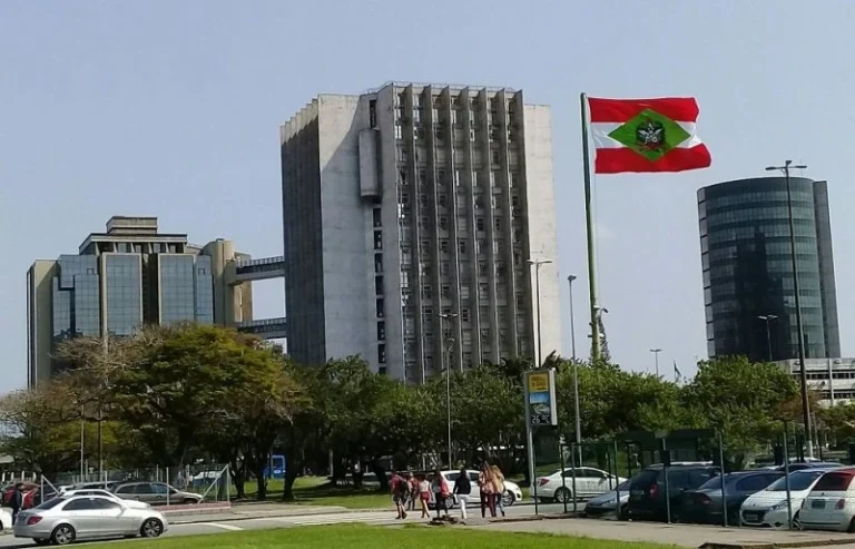 Últimos dias para inscrição no concurso do TJ SC 2026 com salários de até R$ 10,3 mil