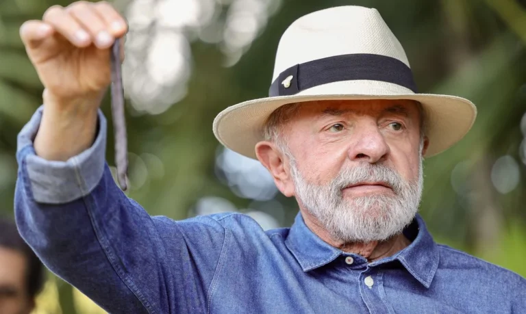 Lula é submetido a pequenos procedimentos médicos em São Paulo