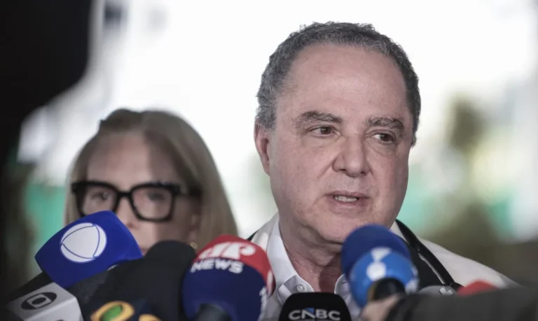 Médico diz que Lula retirou lesão e deve ficar em repouso nos próximos dias