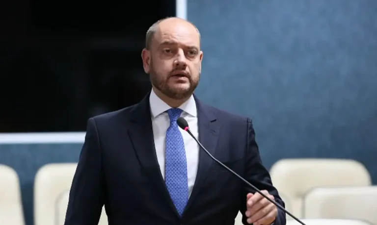 Governador em exercício anuncia troca no comando de secretarias do Rio