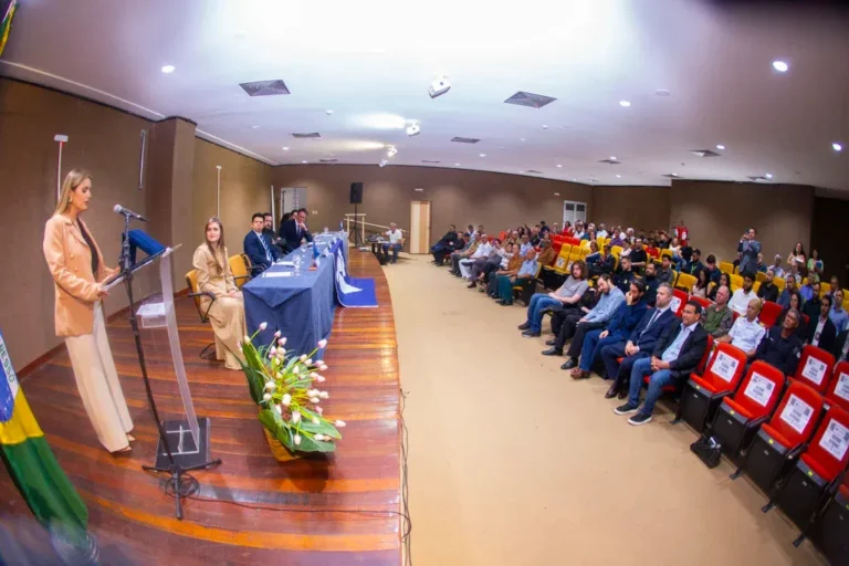 Prefeito participa de posse na Receita Federal e destaca papel da instituição