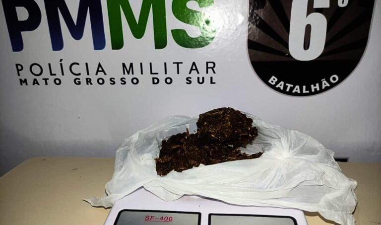 Polícia Militar leva dois à delegacia com maconha perto de escola em Corumbá