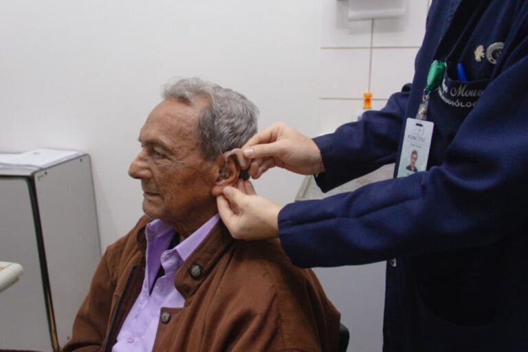 Pacientes voltam a ouvir e reencontram qualidade de vida com o Vira CG Saúde