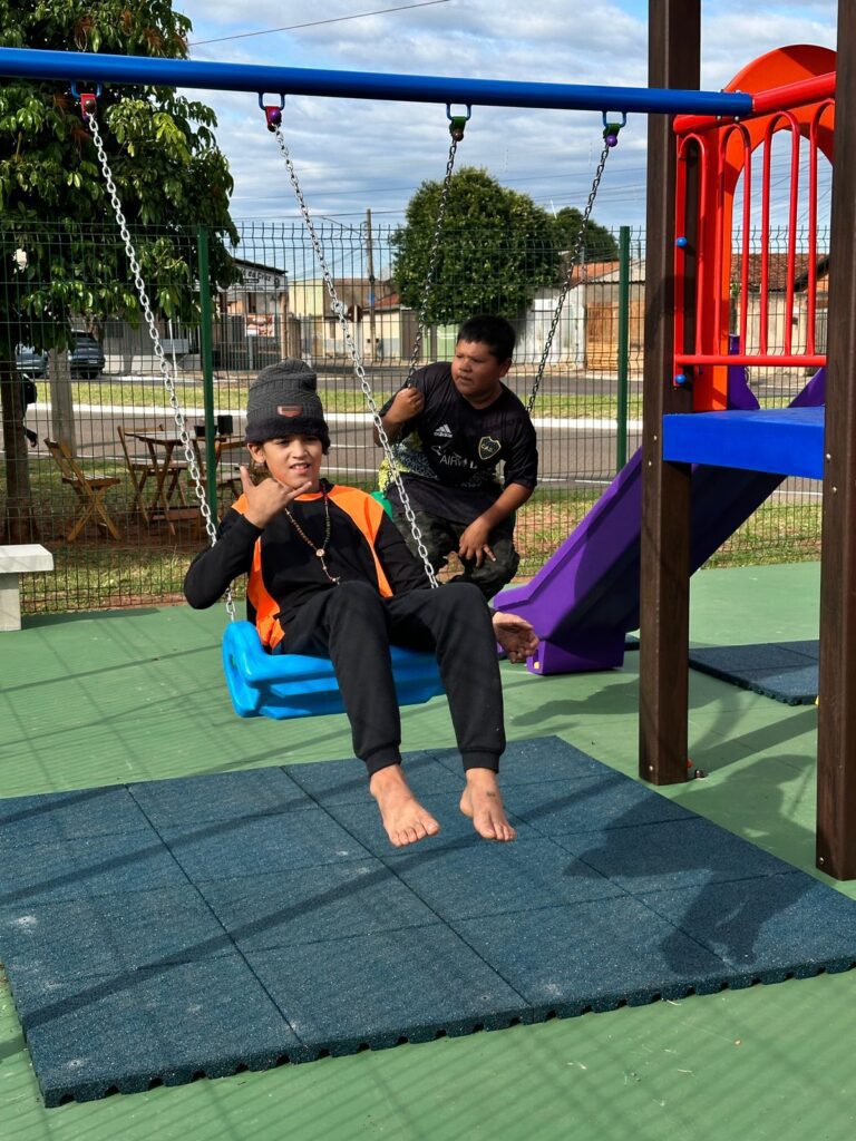 PrefCG entrega 10ª parquinho infantil em parceria com MPT