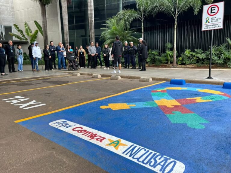PrefCG entrega certifcado de boas praticas e inclusão em shopping
