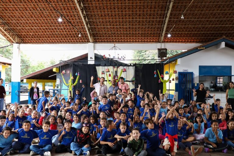 Teatro infantil chega a alunos da Vila Serradinho