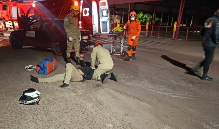 Motociclista sofre queda e é levado ao pronto-socorro com dores no quadril