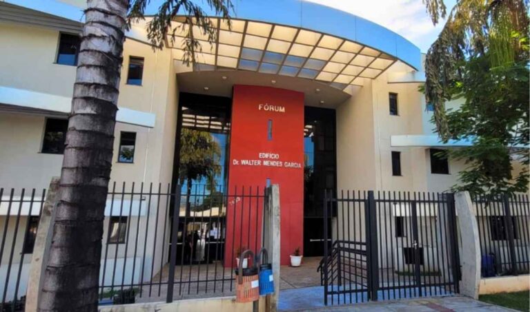 Justiça condena empresa após passageira ficar sem embarque em área rural de Corumbá