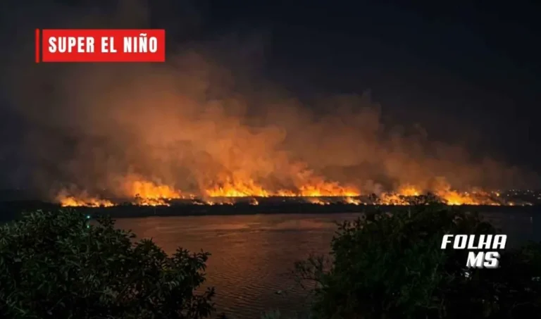Centro de comando integrado com autoridades e mapas do El Niño, e Pantanal seco e com fumaça ao fundo