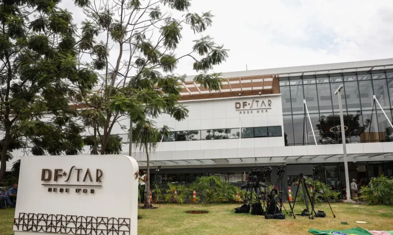 Cirurgia no ombro de Bolsonaro é realizada sem intercorrências, informa equipe