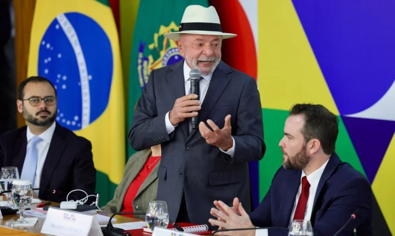 Desenrola Brasil é lançado por Lula e deve ajudar população a recuperar crédito