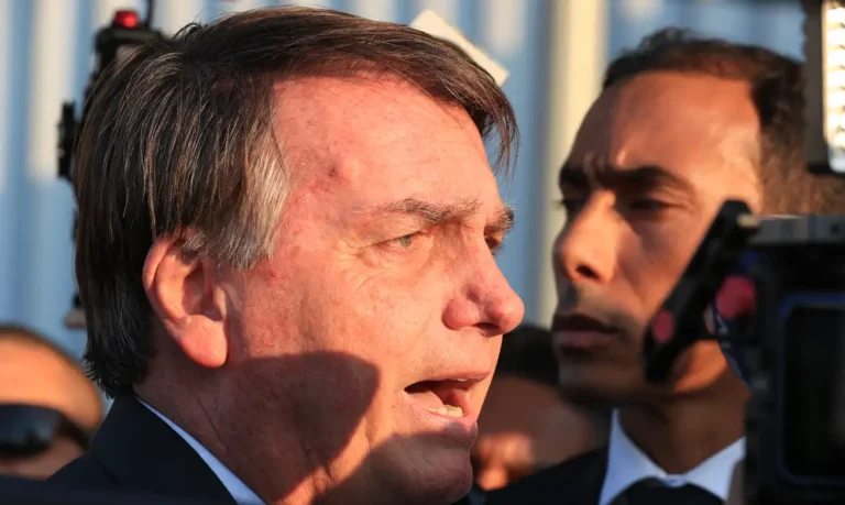 Bolsonaro recebe alta do hospital após reparo no manguito rotador
