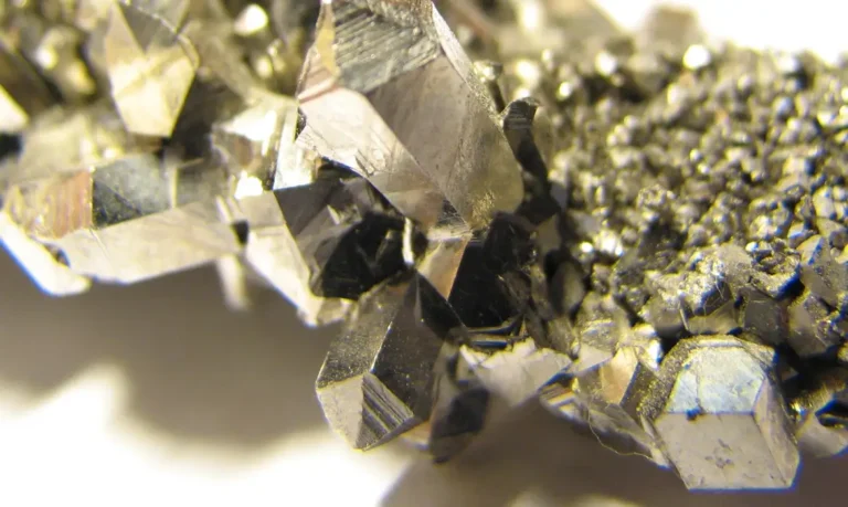 Brasil registra vazio estratégico em minerais críticos, diz especialista