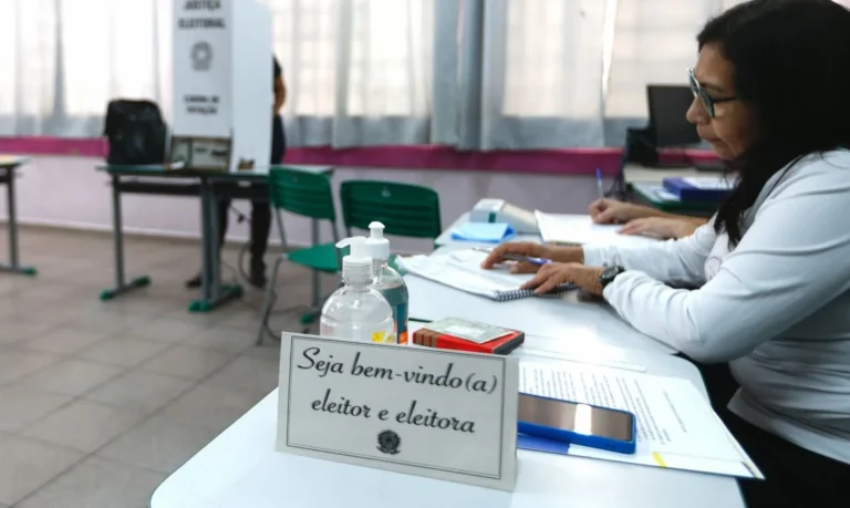 Eleitor pode se inscrever como mesário voluntário para as eleições 2026