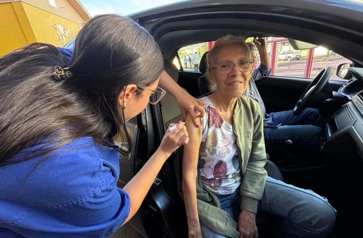 Vacinação em drive-thru é ampliada após 2,4 mil doses aplicadas em Campo Grande