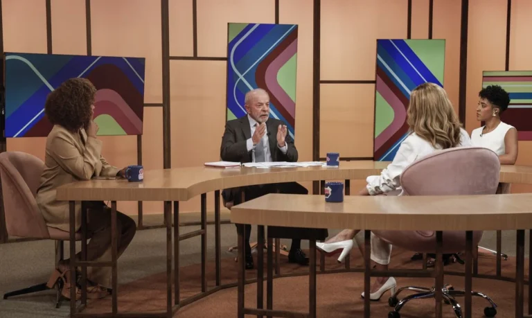 Lula diz que monitora preço dos combustíveis e ordena fiscalização rigorosa