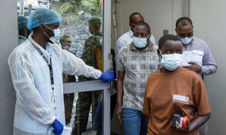 Uganda registra aumento para cinco casos confirmados de ebola