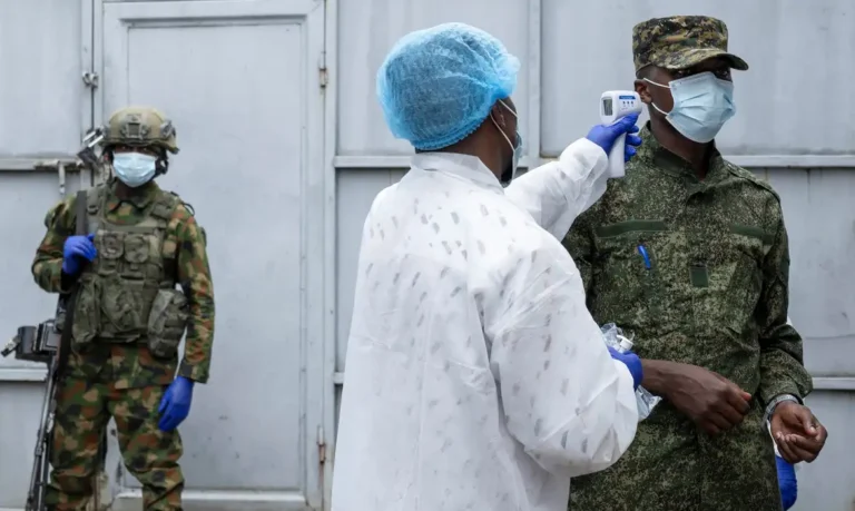 Ebola é classificado como alto risco em dez países africanos