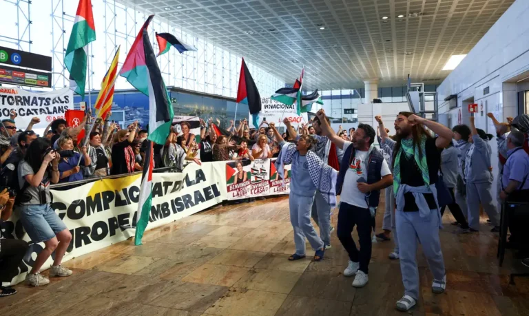 Manifestantes denunciam abordagem da polícia basca a ativistas da flotilha