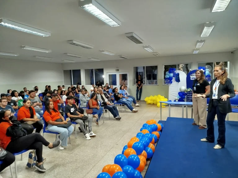 Maio Laranja é reforçado em atividade do CREAS com estudantes do SENAI