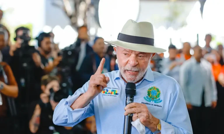 Lula diz que retomar privatizações é sonho e mira empresas estratégicas