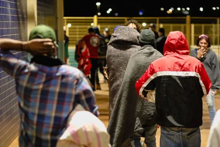 Decreto regulamenta lei e organiza atendimento à população em situação de rua na Capital