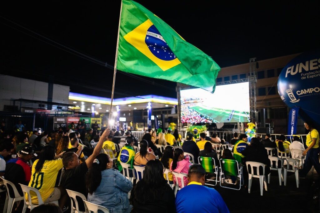 Cidade da Copa reúne mais de 5 mil torcedores na estreia