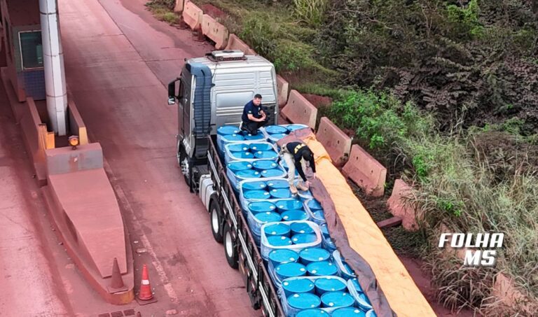 Receita Federal apreende 20 toneladas de insumo usado na produção de cocaína em Corumbá