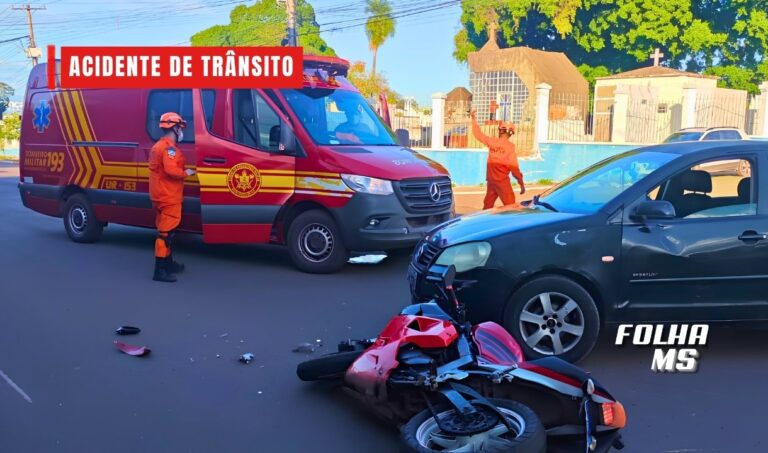 Motociclista fica ferido após batida com carro em cruzamento próximo ao Cemitério Santa Cruz