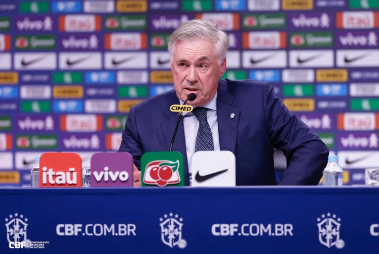 Carlo Ancelotti em coletiva de imprensa durante convocação da seleção brasileira