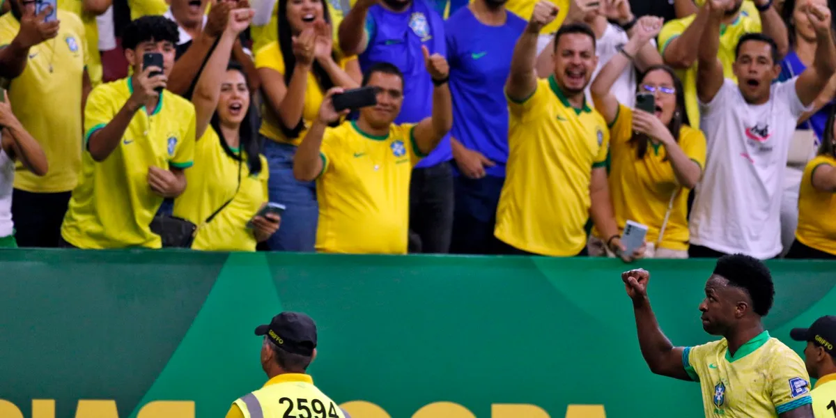 Jogadores da seleção brasileira em treino com Vinicius Júnior em destaque