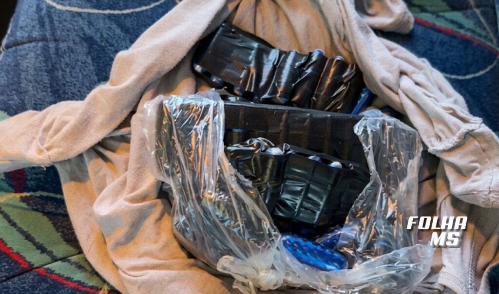 Operação apreende 95 kg de drogas e 4 toneladas de mercadorias ilegais em ônibus interceptados em Corumbá 3 droga apreendida