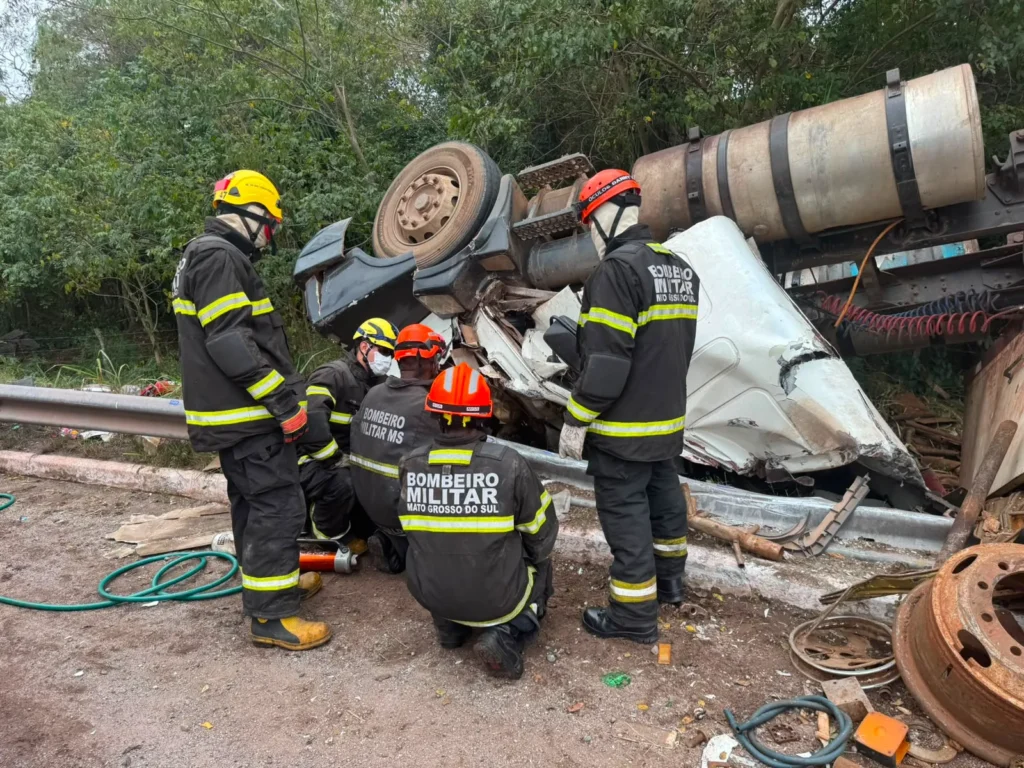 motorista preso ferragens