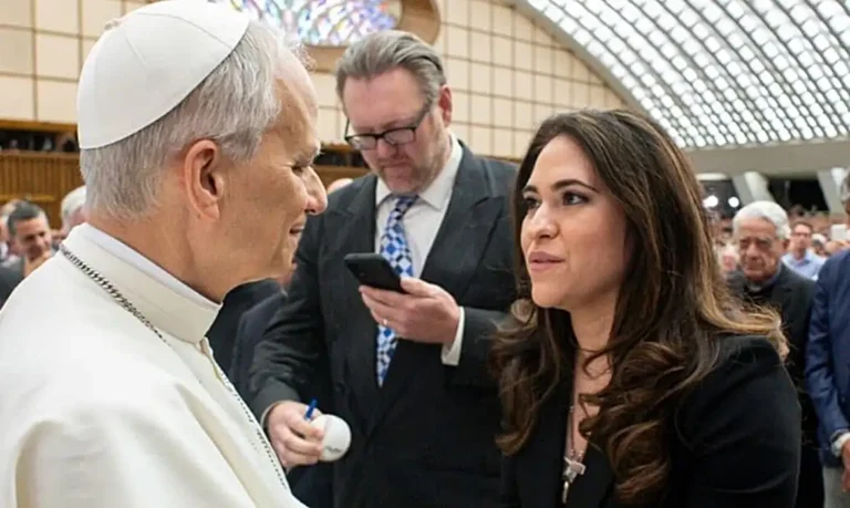 Papa anuncia nomeação de primeira mulher para liderar comunicações do Vaticano