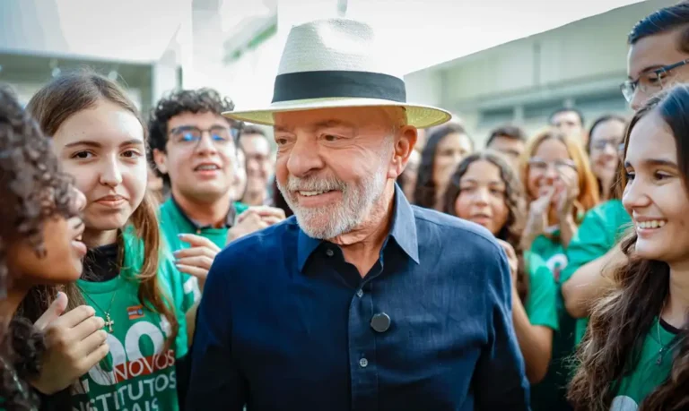 Lula afirma que Brasil deveria aumentar taxação e rebate tarifas dos EUA