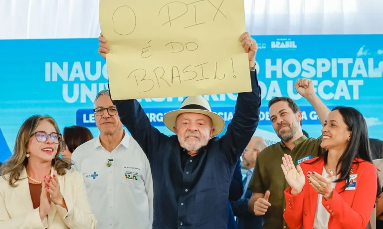 Lula diz que Pix é vantagem frente a empresas americanas e provoca reação