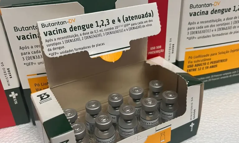 Ministério da Saúde suspende aplicação da vacina contra a dengue do Butantan