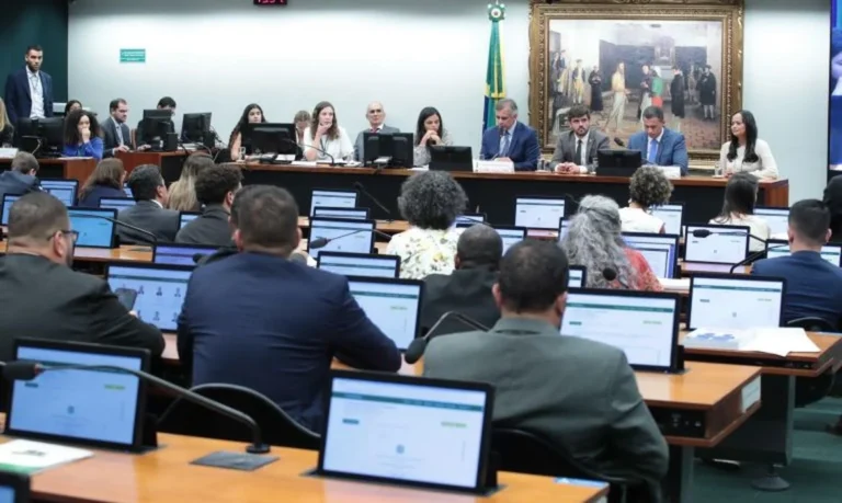 Câmara vota redução da maioridade penal em comissão da CCJ nesta terça-feira