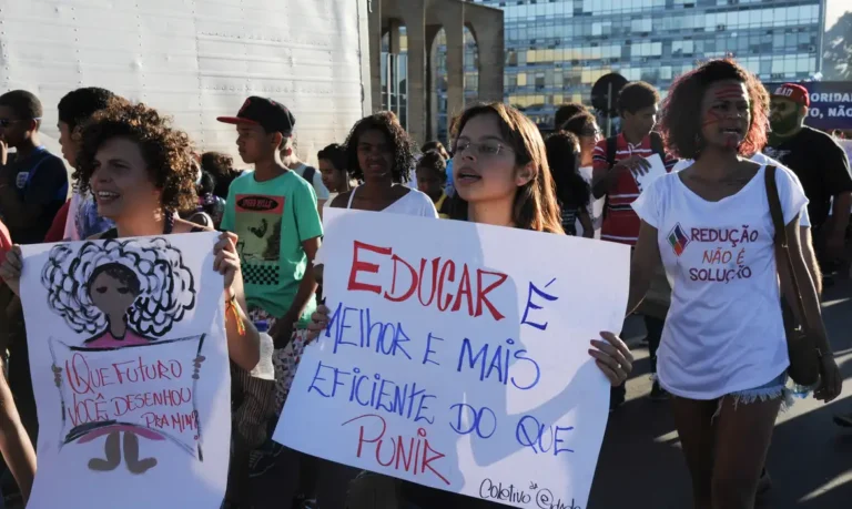 CCJ aprova redução da maioridade penal para 16 anos no Brasil